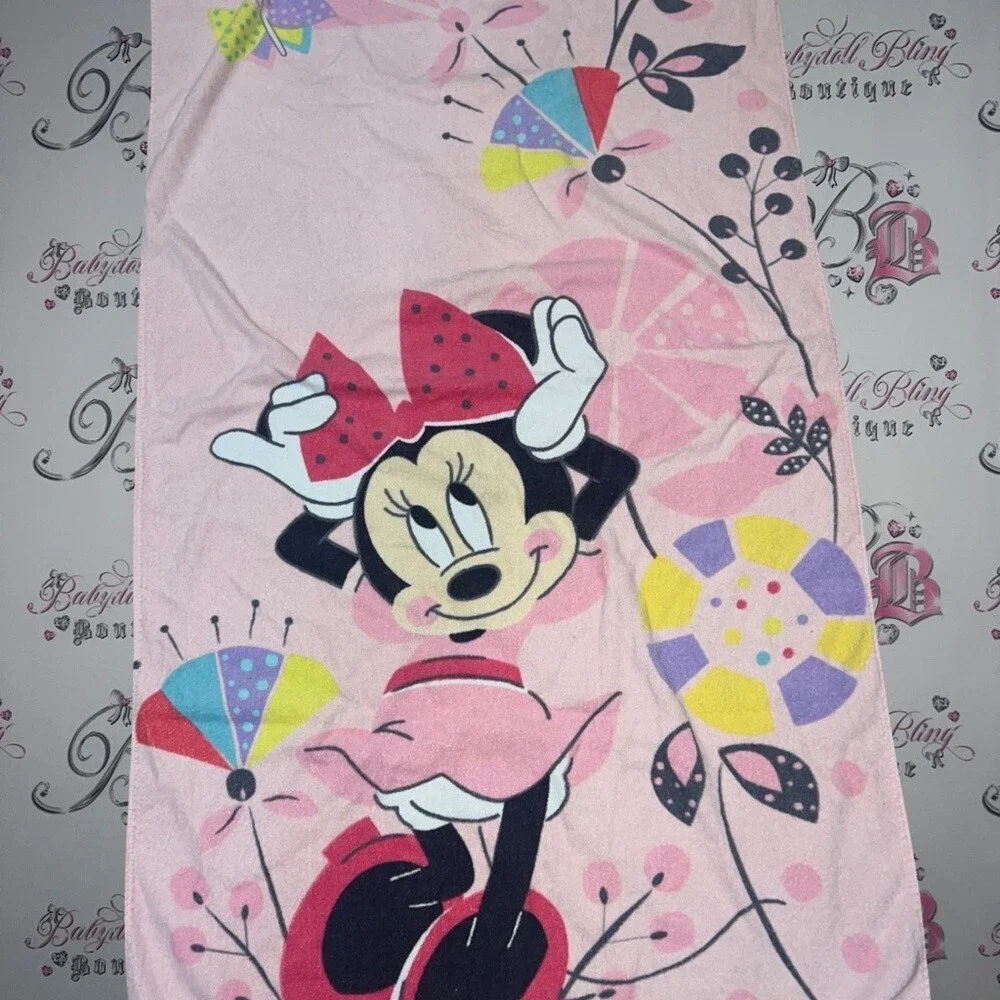 Disney towel Minnie Mouse pink beach bath 🛁 🏝️ summer cute soft Disney lover